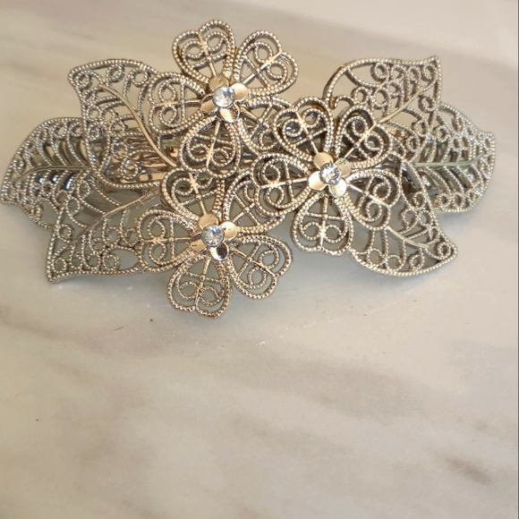 Unknown Accessories - Exquisite Vintage Hair Barette For Wedding Also (holds a veil)